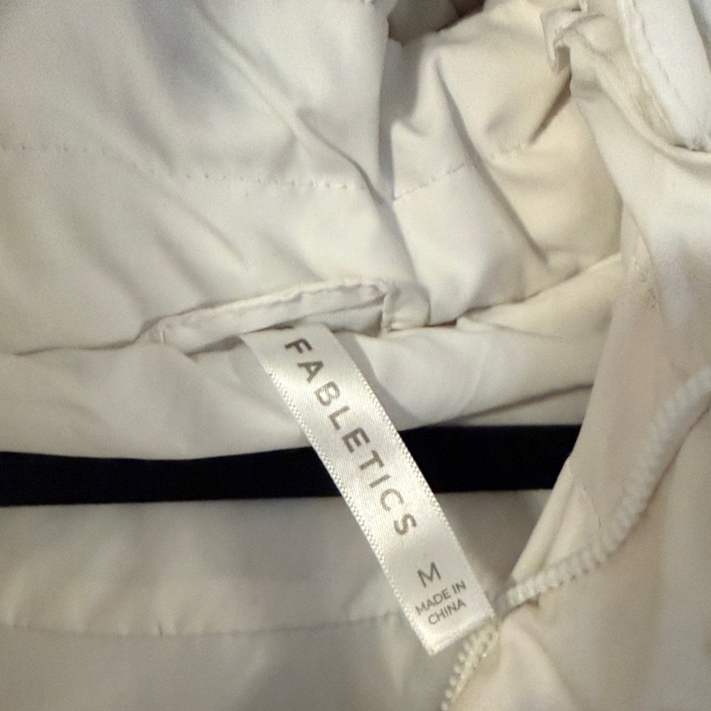 Fabletics Women’s White Puffer Vest - Picture 3 of 8